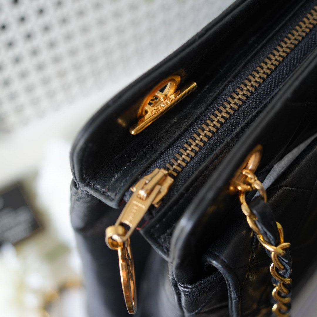 Chanel vintage CC quilted leather chain shoulder bag