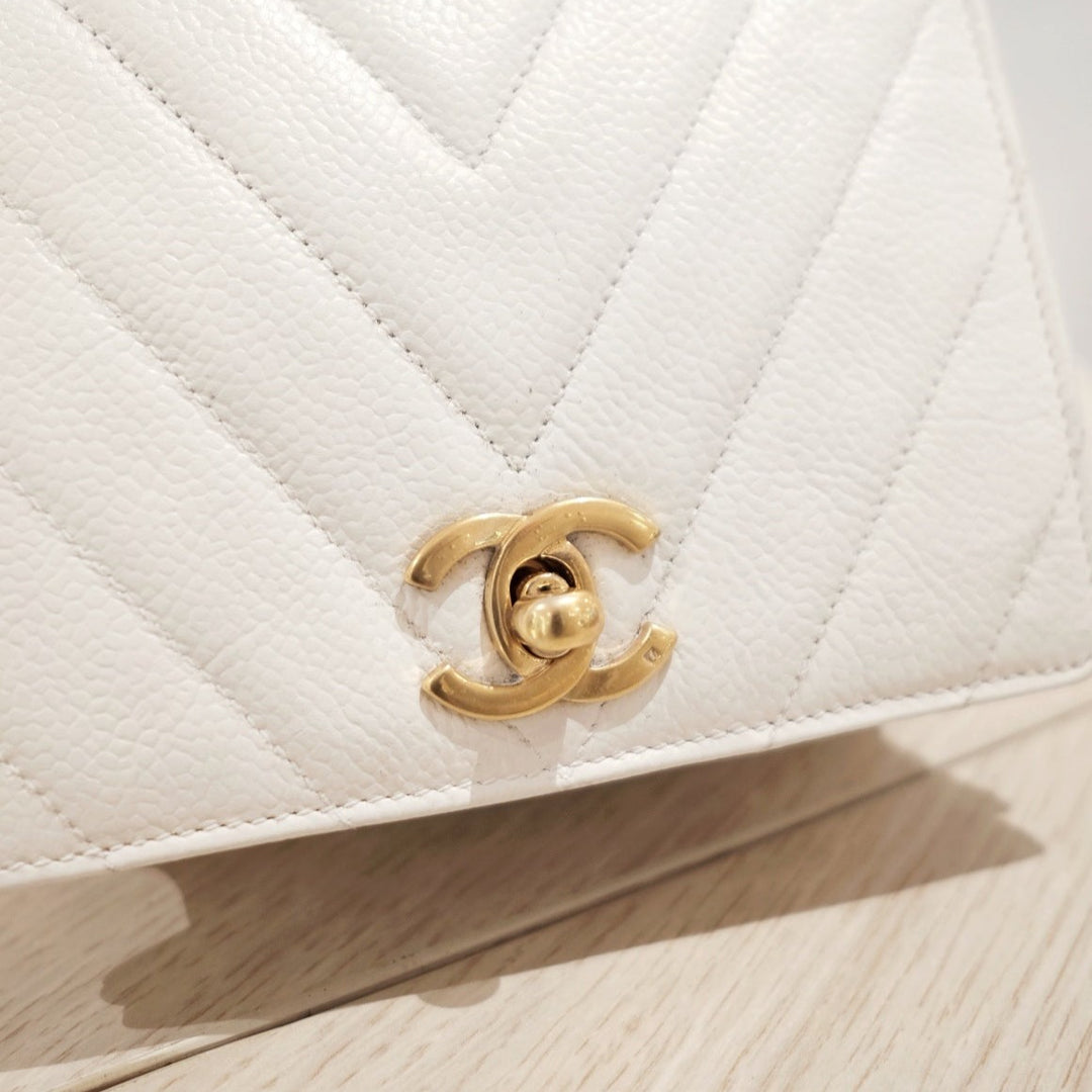 Chanel vintage v shape cowhide belt bag