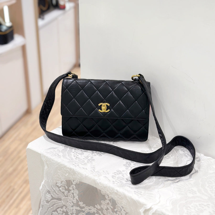 Chanel vintage CC logo shoulder bag