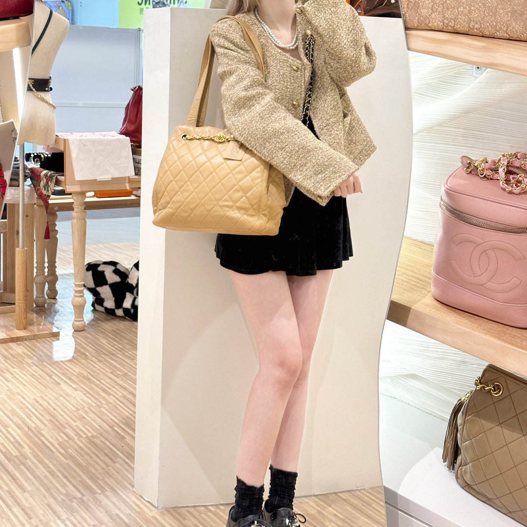 Chanel vintage cowhide tote bag
