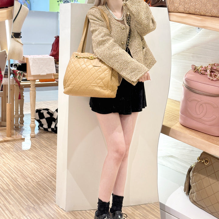 Chanel vintage cowhide tote bag