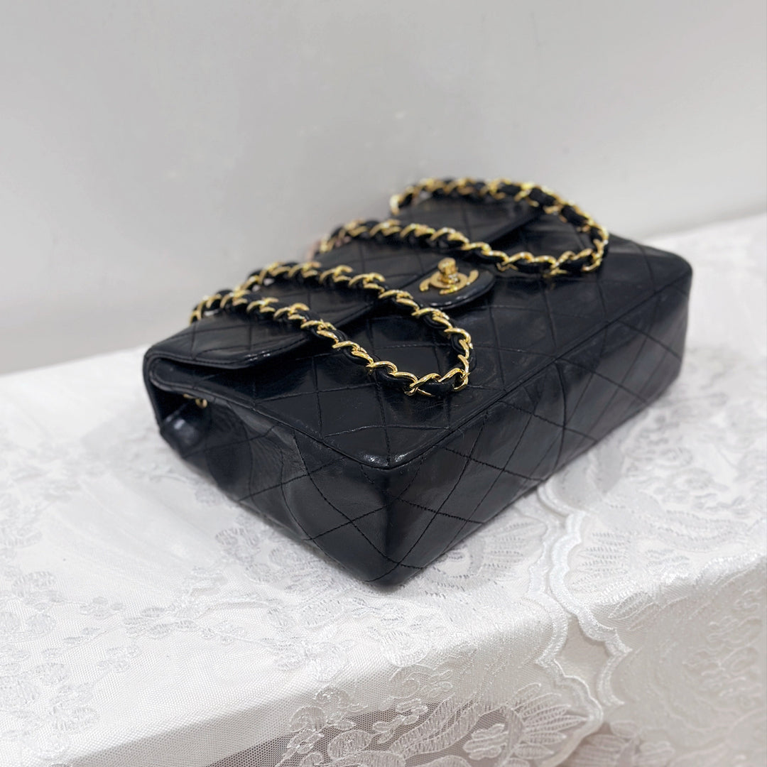 Chanel vintage mini classic flap 20cm
