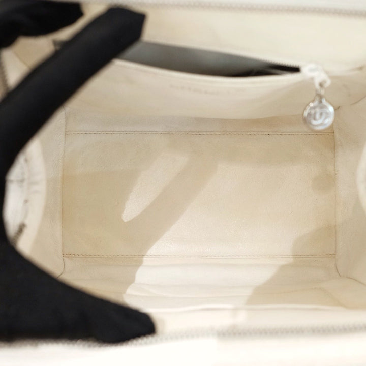 Chanel vintage caviar chain bag