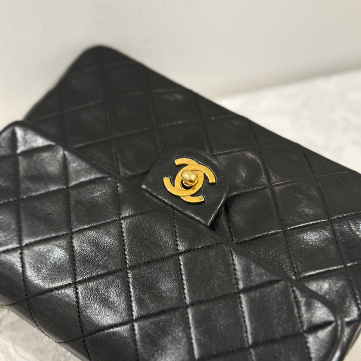 Chanel vintage mini classic flap 20cm