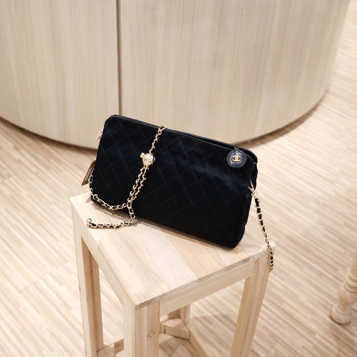 Chanel vintage silk clutch+chain