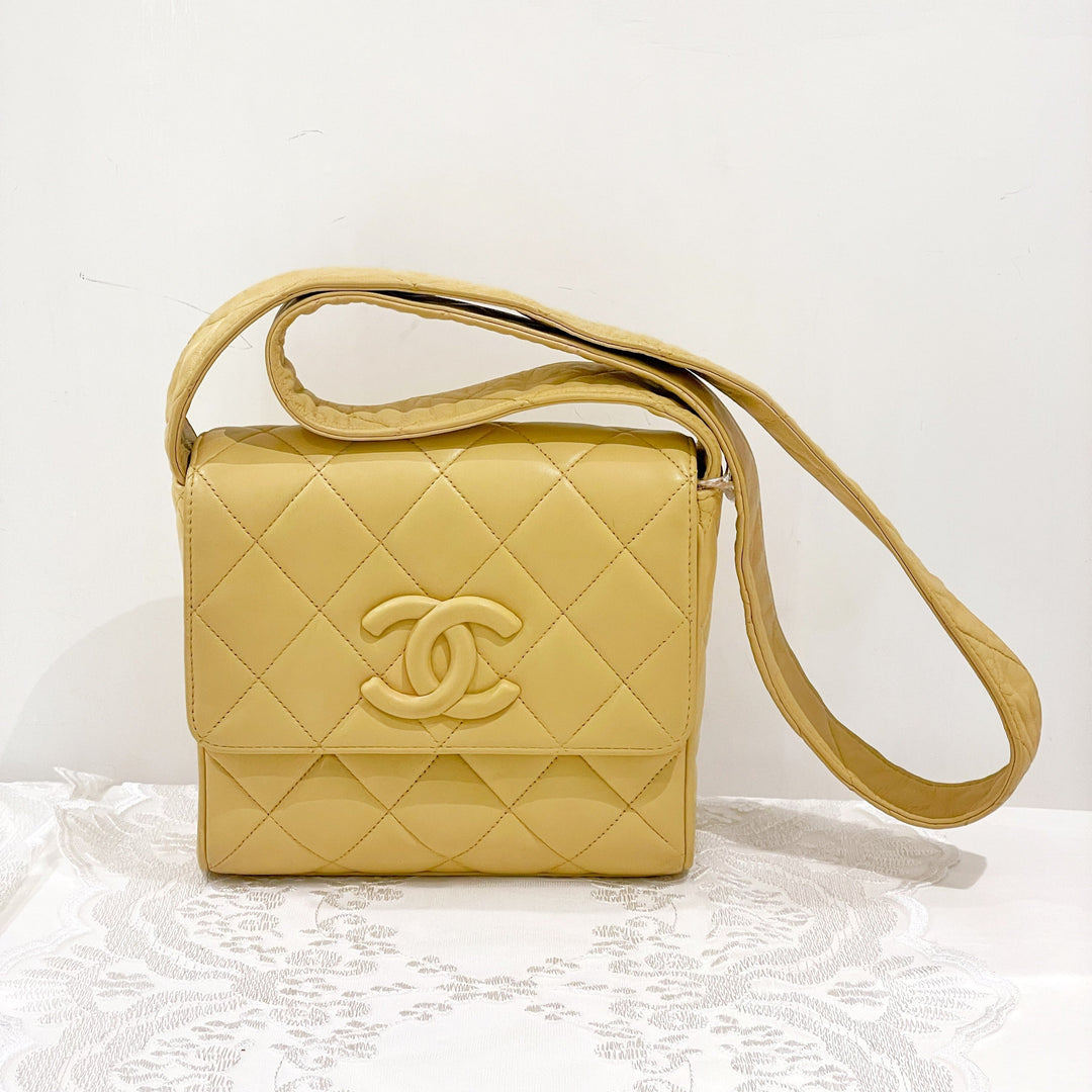 Chanel vintage lambskin shoulder bag