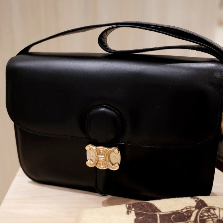 Celine vintage medium triomphe box bag