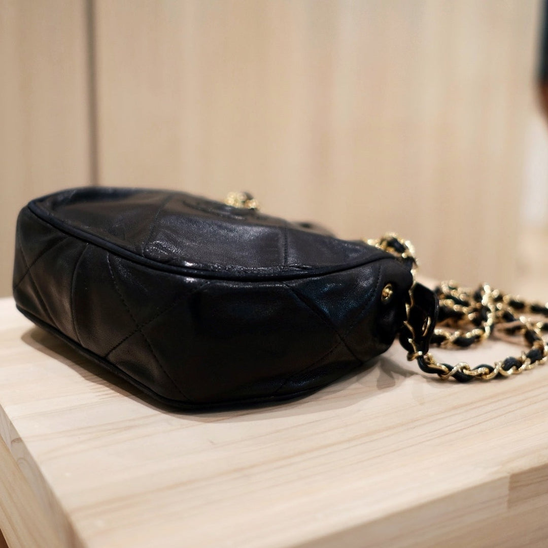 Chanel vintage auth chain matelasse bag