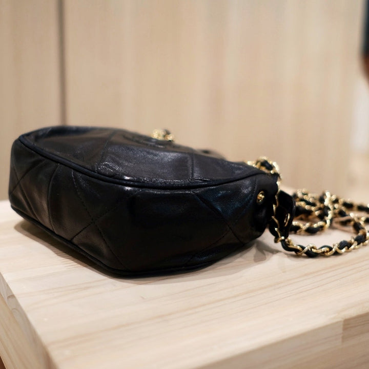 Chanel vintage auth chain matelasse bag