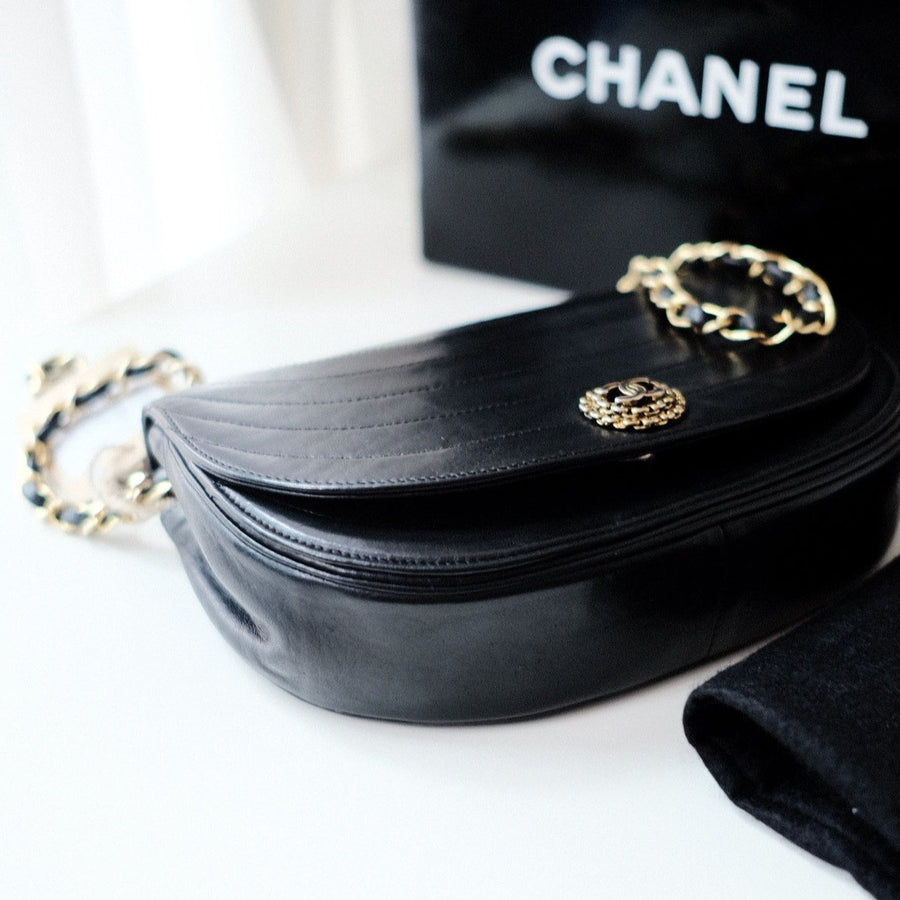 Chanel vintage crossbody flap bag