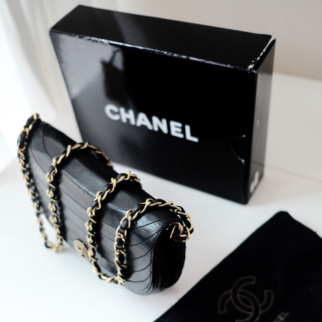 Chanel vintage crossbody flap bag