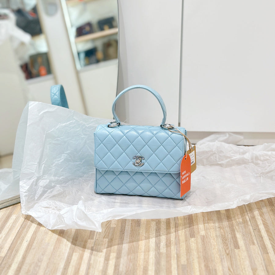 Chanel vintage kelly handbag(baby blue)