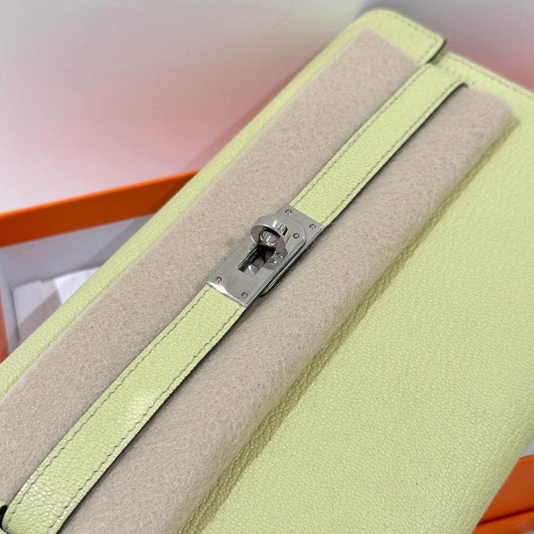 Hermes kelly to go