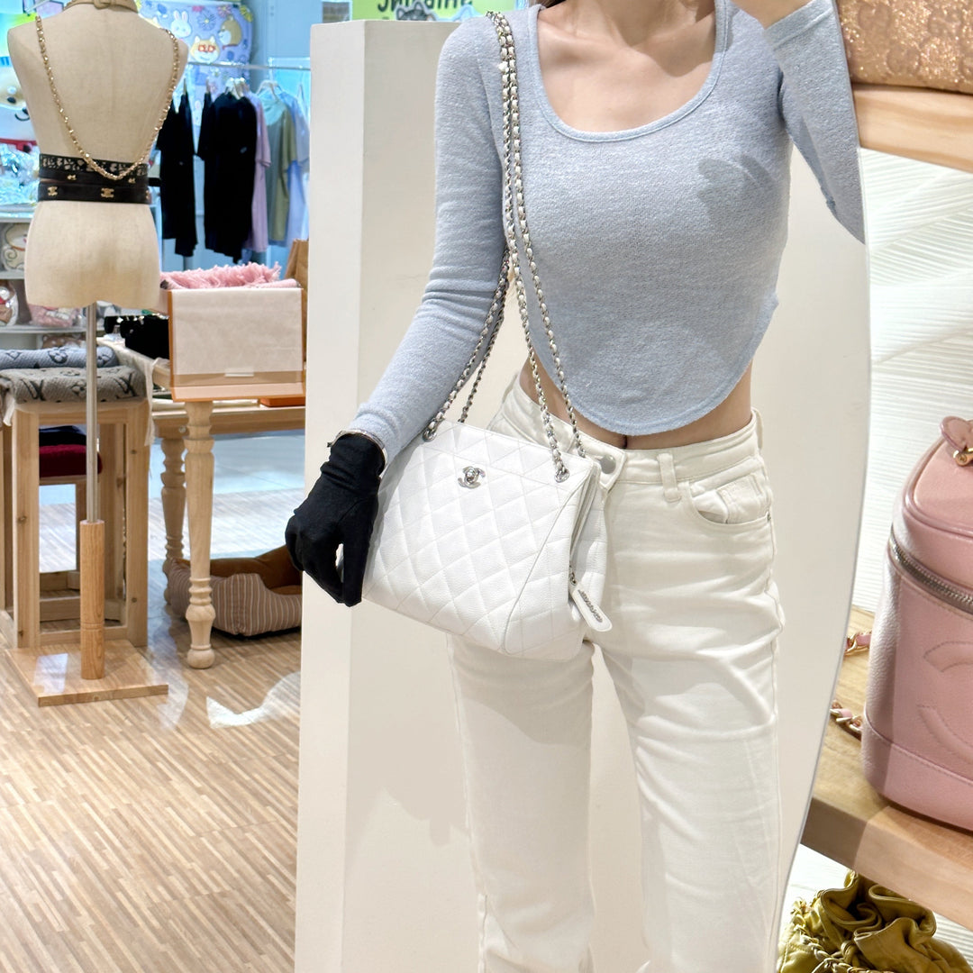 Chanel vintage caviar chain bag