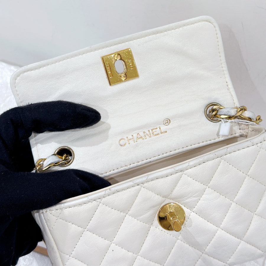 Chanel vintage mini flap bag/ white