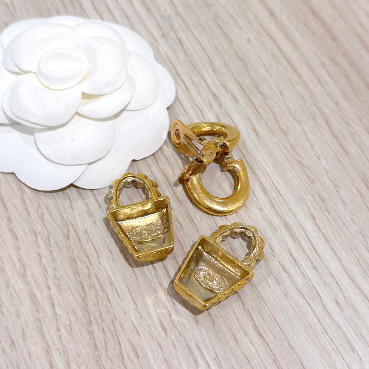 Chanel vintage earring