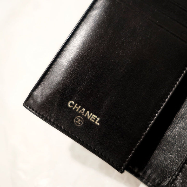 Chanel vintage cowhide flap wallet