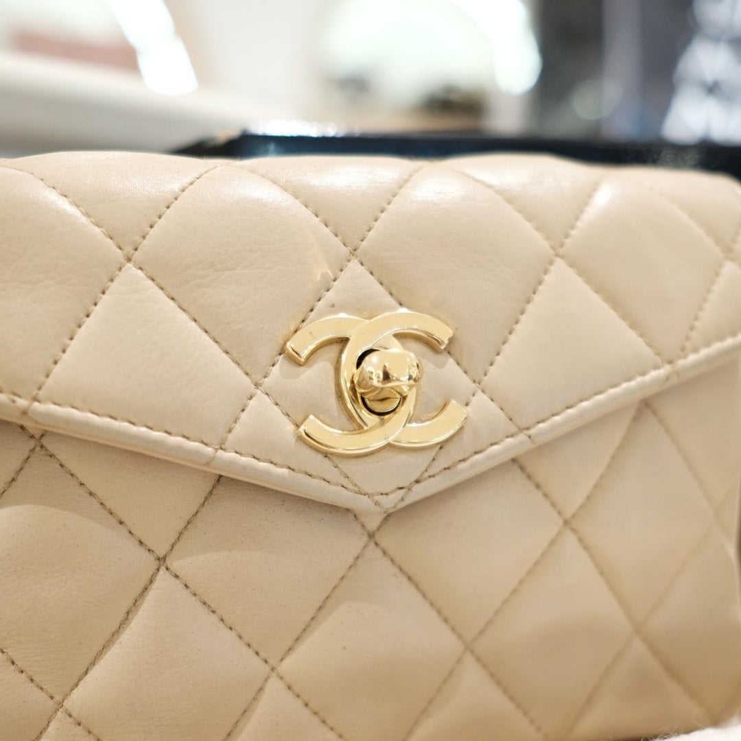 Chanel vintage quilted sheepskin CC belt bag+chain