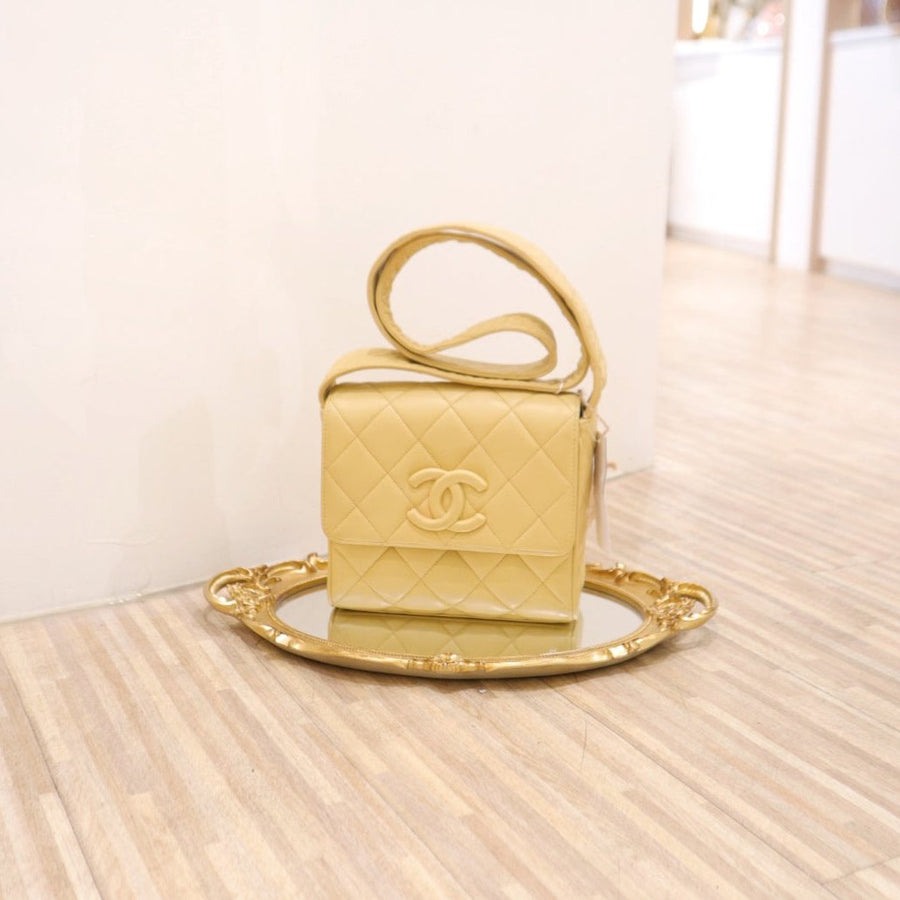 Chanel vintage lambskin shoulder bag