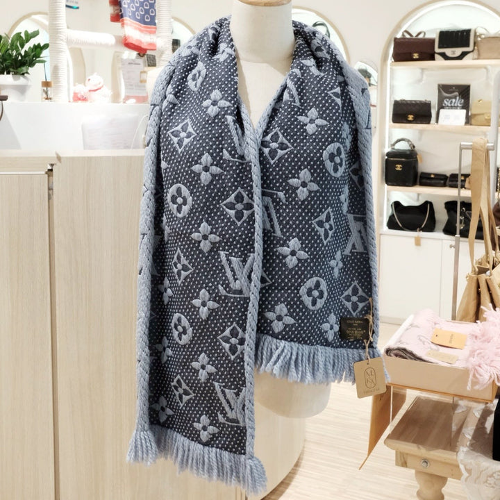 Lv scarf