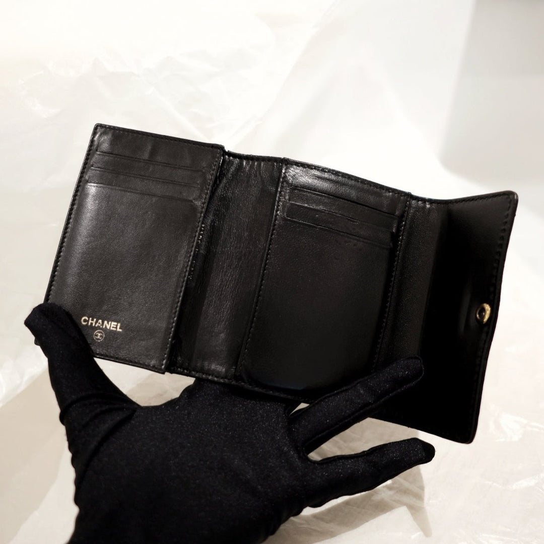 Chanel vintage cowhide flap wallet