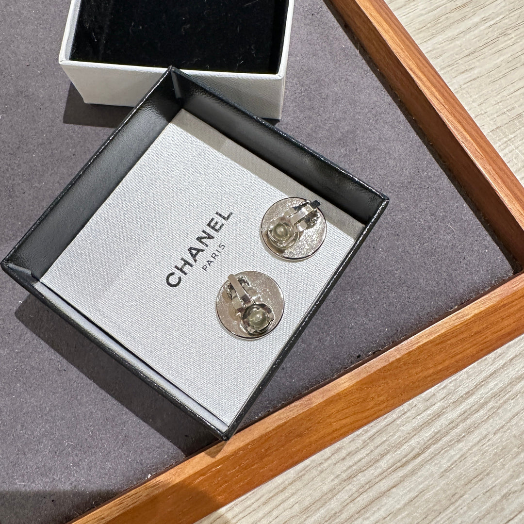 Chanel vintage ear clip