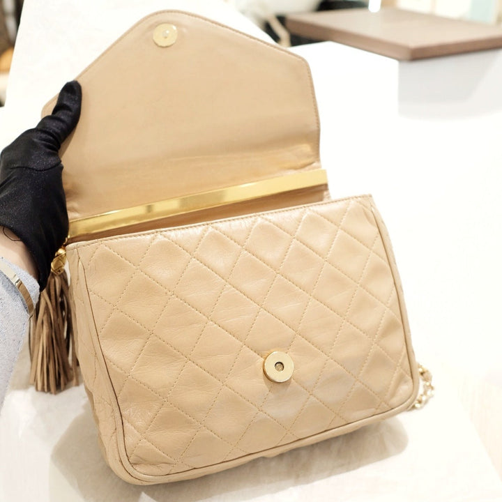 Chanel vintage tassel flap chain bag