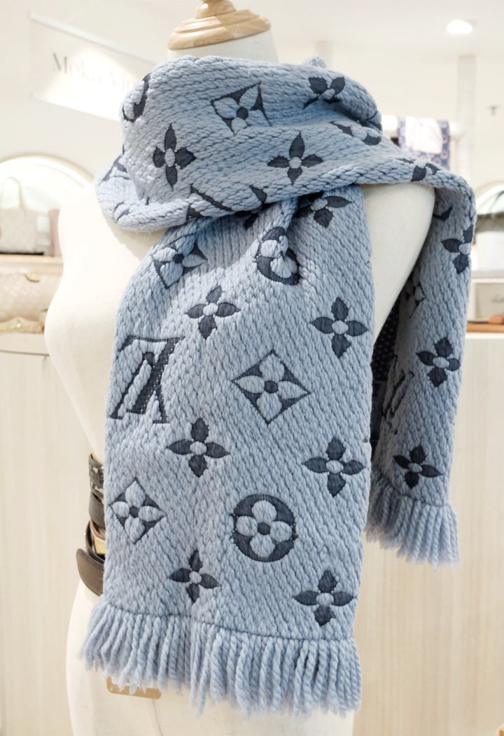 Lv scarf