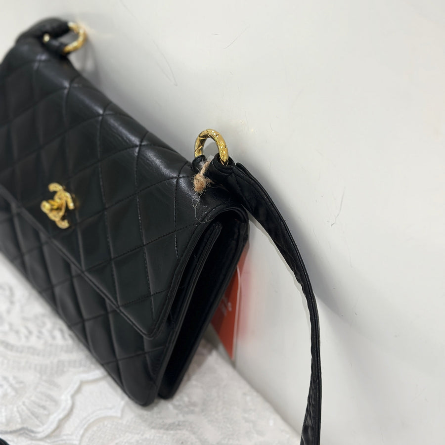 Chanel vintage CC logo shoulder bag