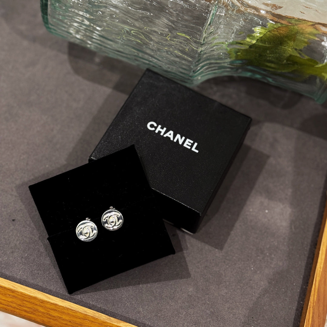 Chanel Vintage Ear clip