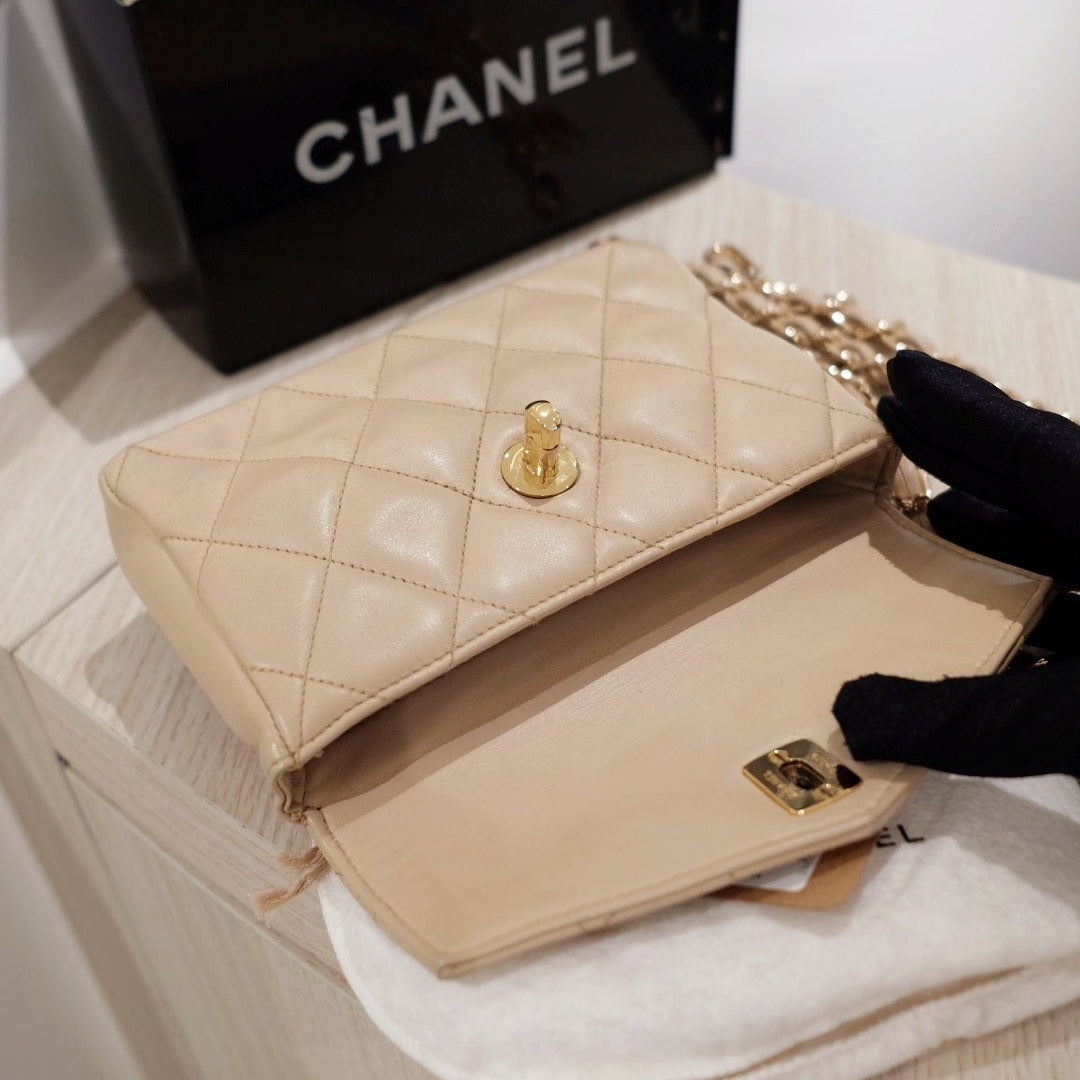 Chanel vintage quilted sheepskin CC belt bag+chain