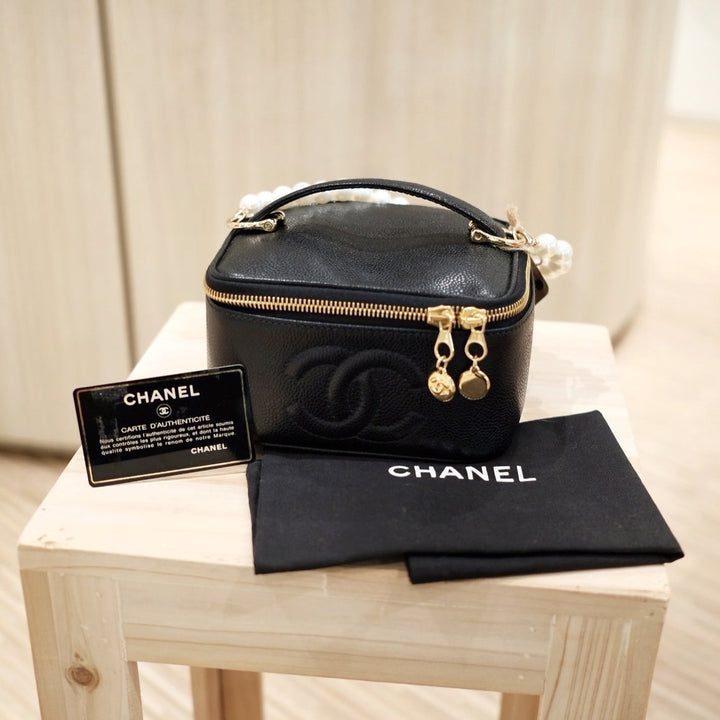 Chanel vintage coco cowhide mini wash bag