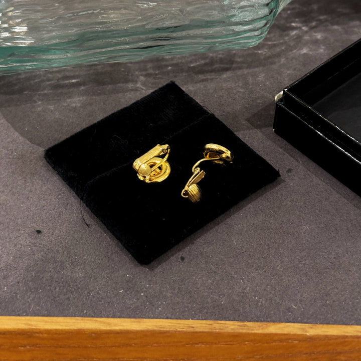 Chanel Vintage Ear clip