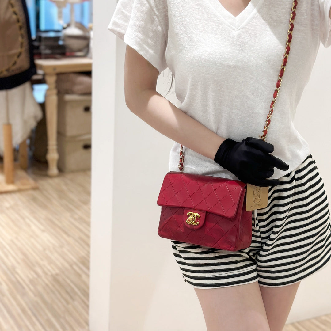 Chanel vintage mini class flap 18cm