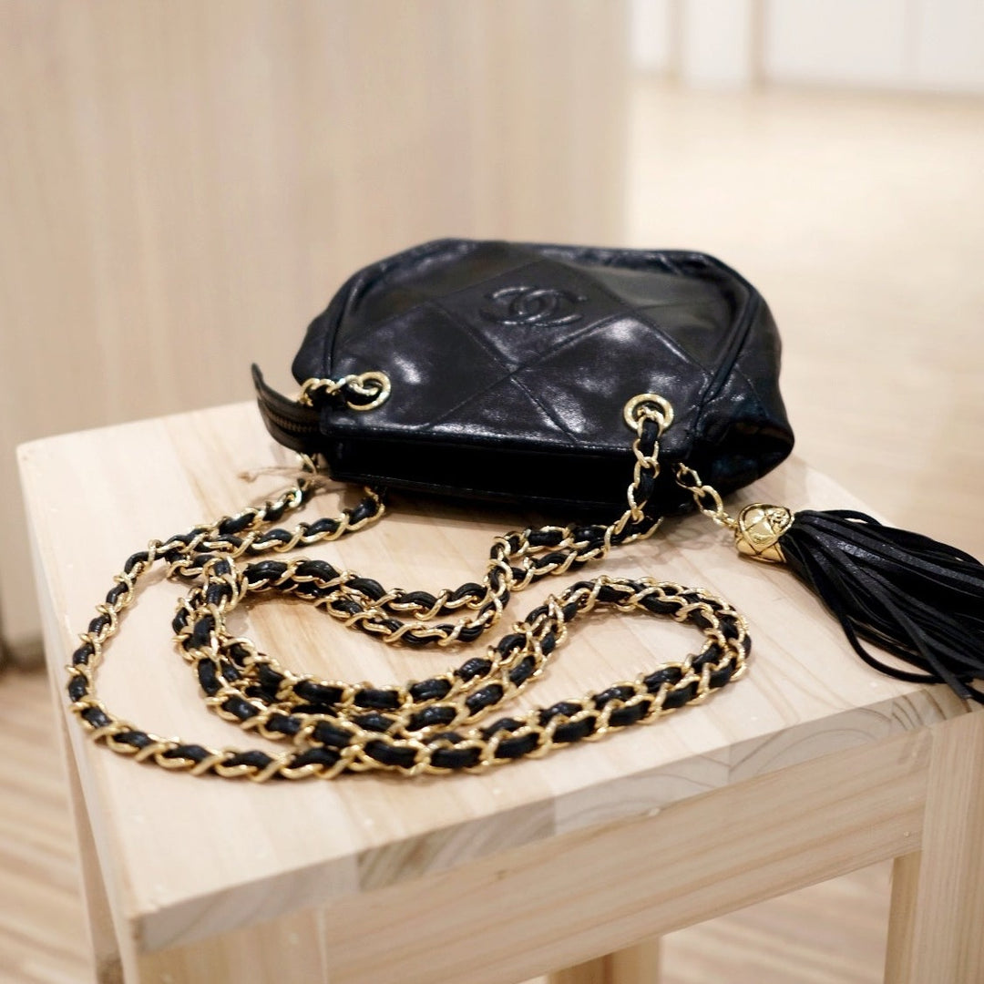 Chanel vintage auth chain matelasse bag