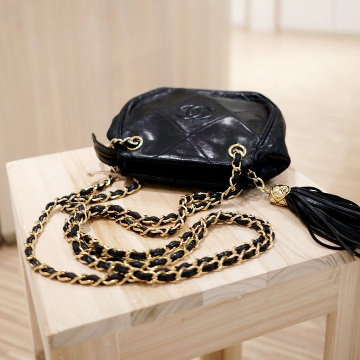 Chanel vintage auth chain matelasse bag
