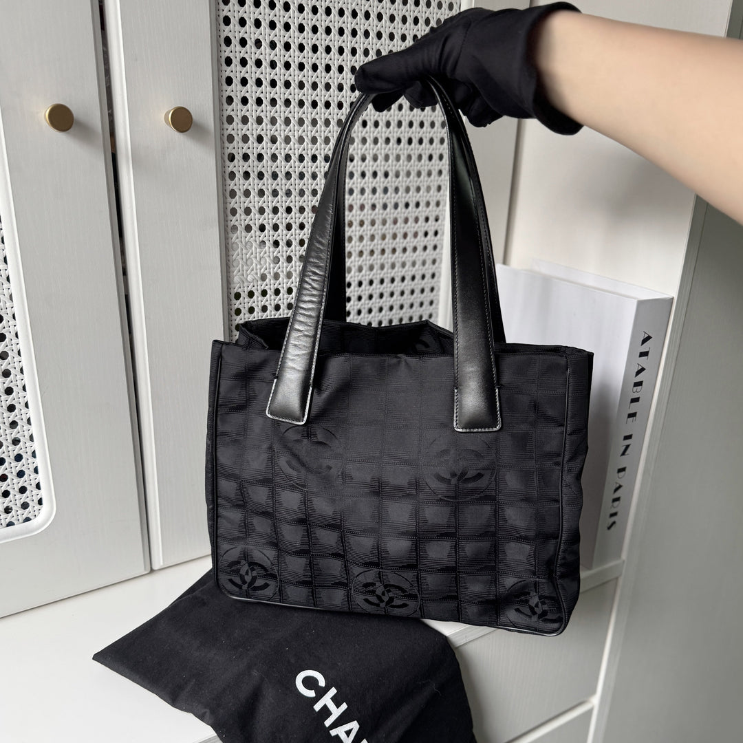 Chanel Vintage Travel Line Nylon Tote Bag – Moka Vintage HK