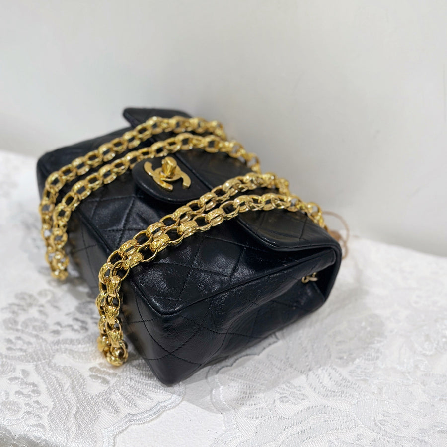 Chanel vintage mini classic flap 18cm