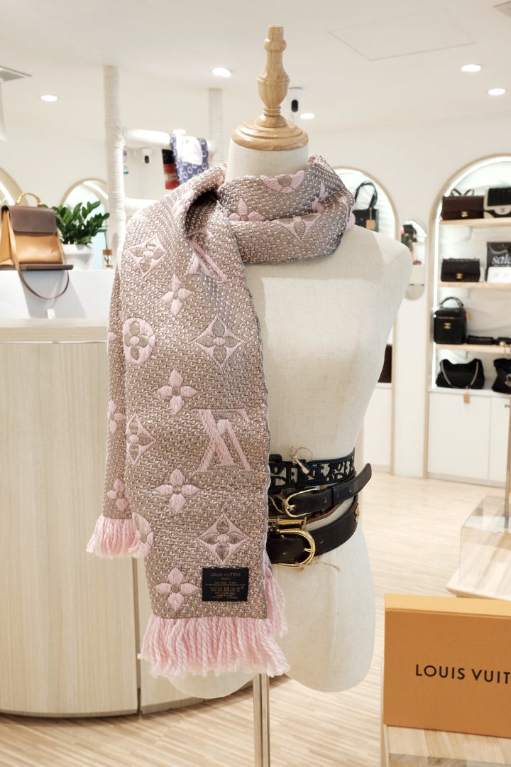 Lv scarf