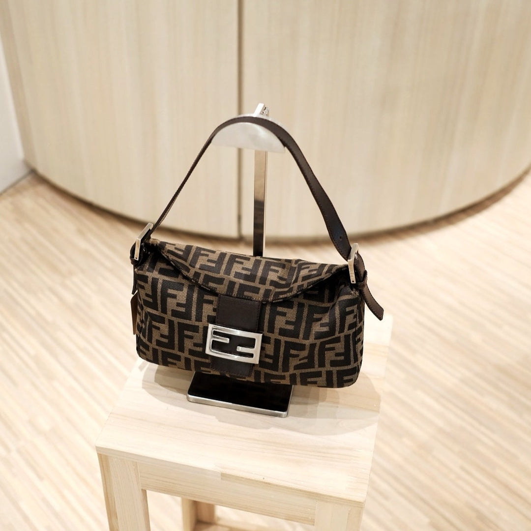 Fendi vintage baguette bag