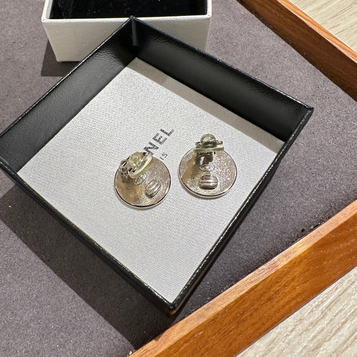 Chanel vintage ear clip