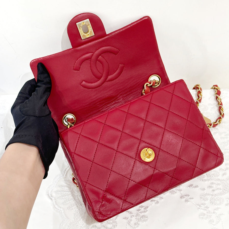 Chanel vintage mini class flap 18cm