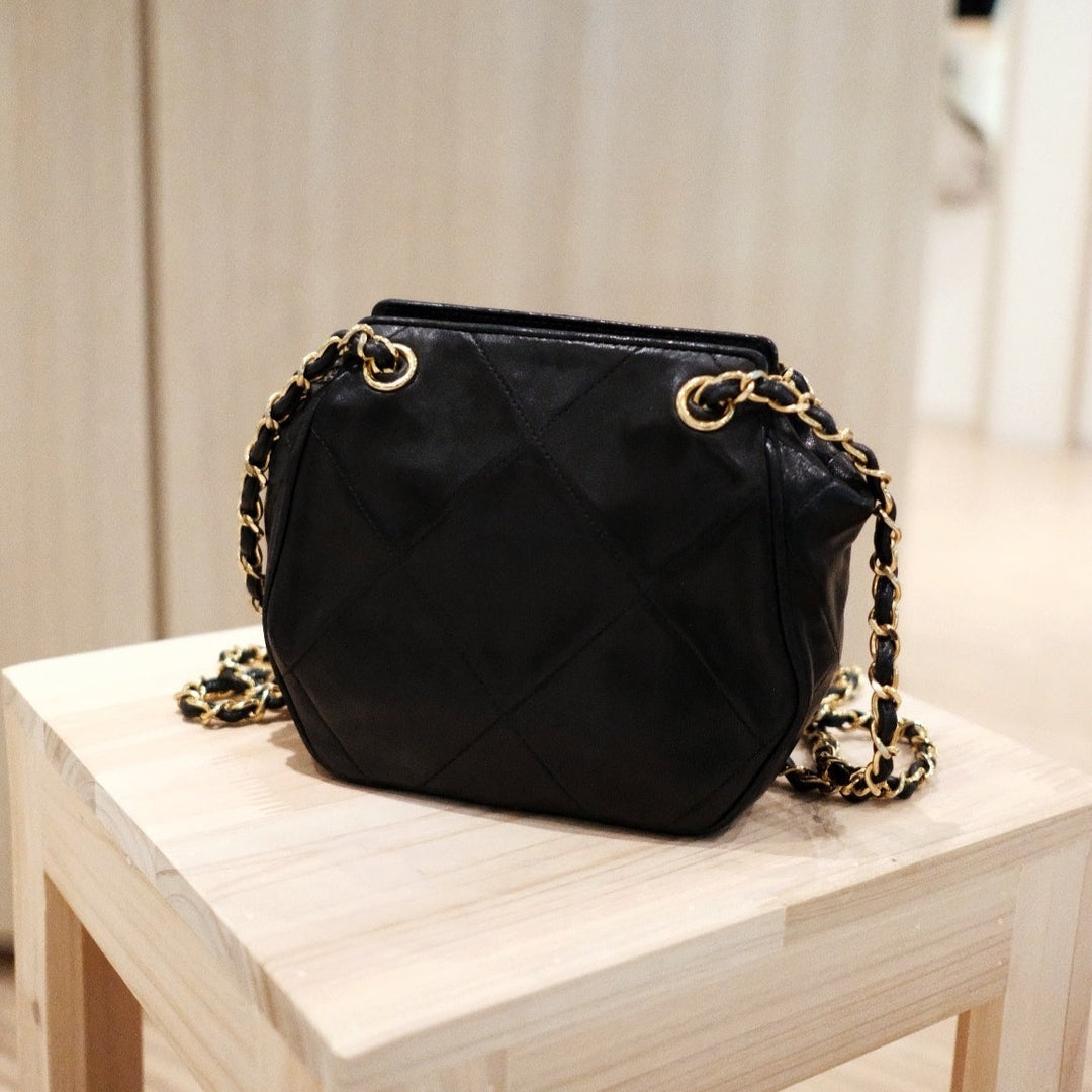 Chanel vintage auth chain matelasse bag