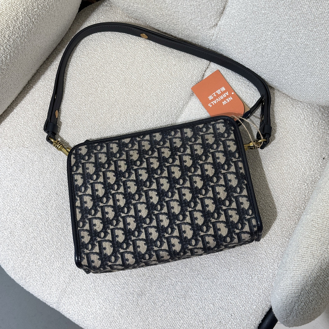 Dior vintage clutch+ shoulder strap