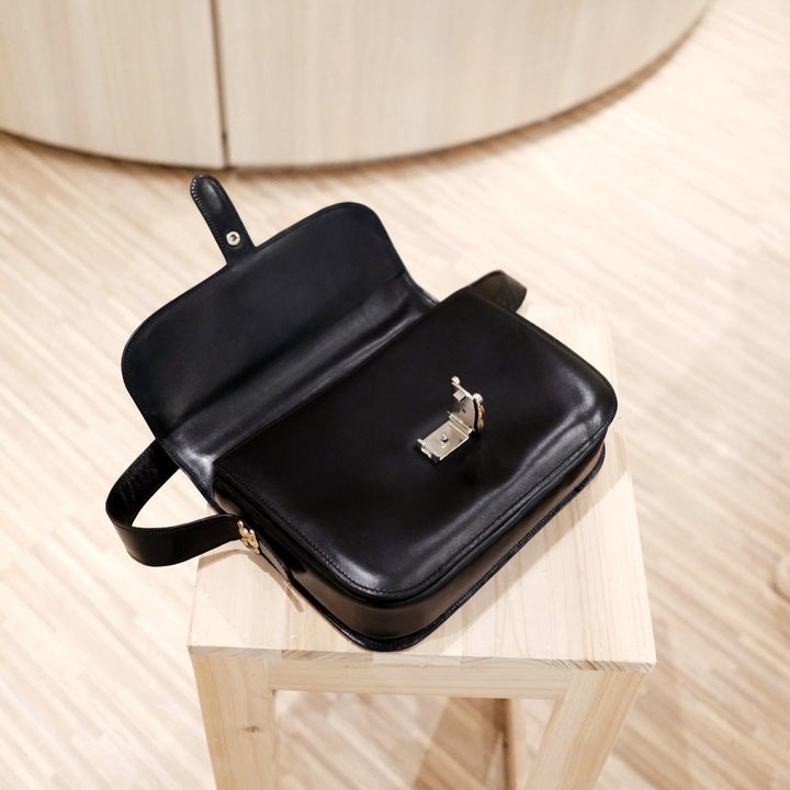 Celine vintage medium triomphe box bag