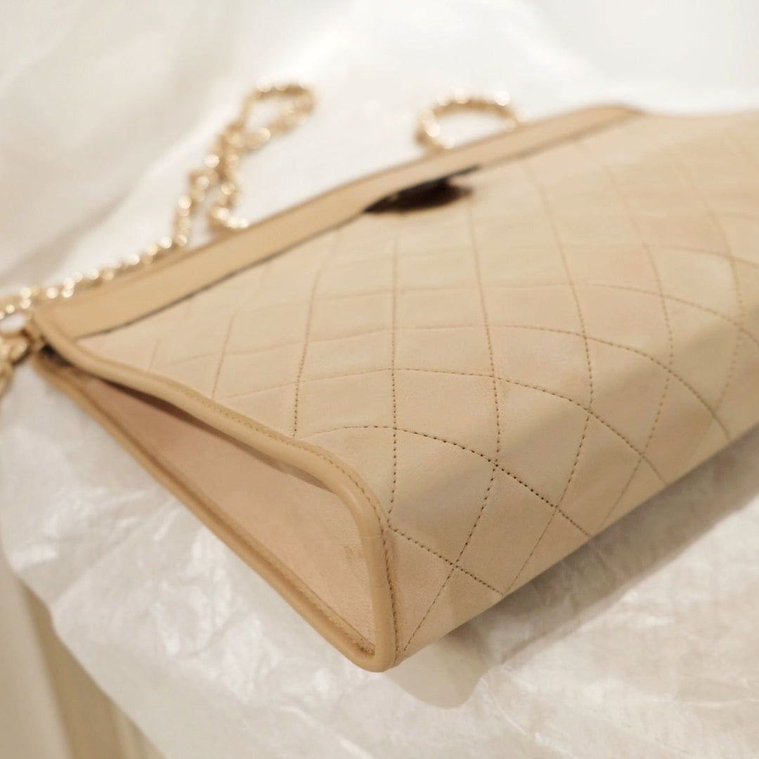Chanel vintage beige pouch+chain