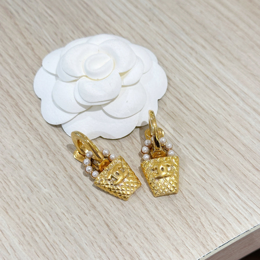 Chanel vintage earring