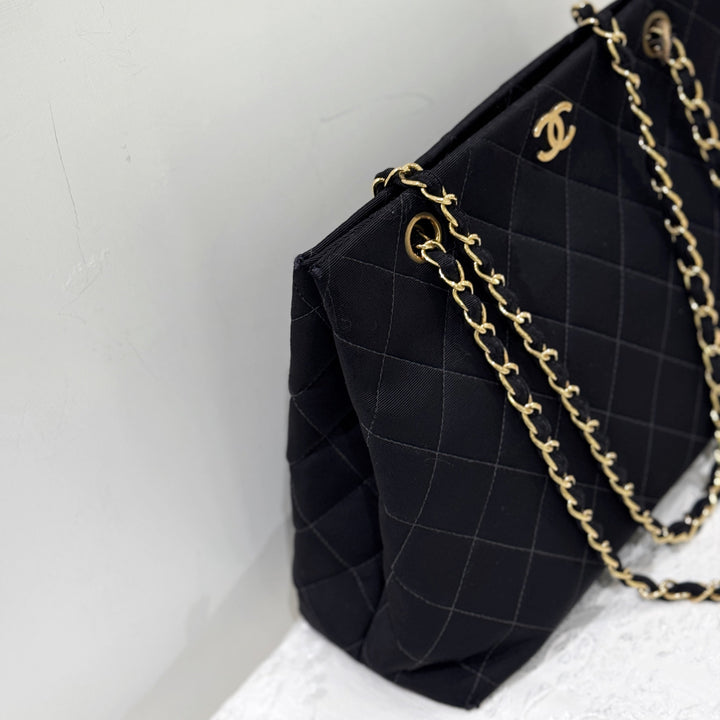 Chanel vintage quilted canvas chain tote