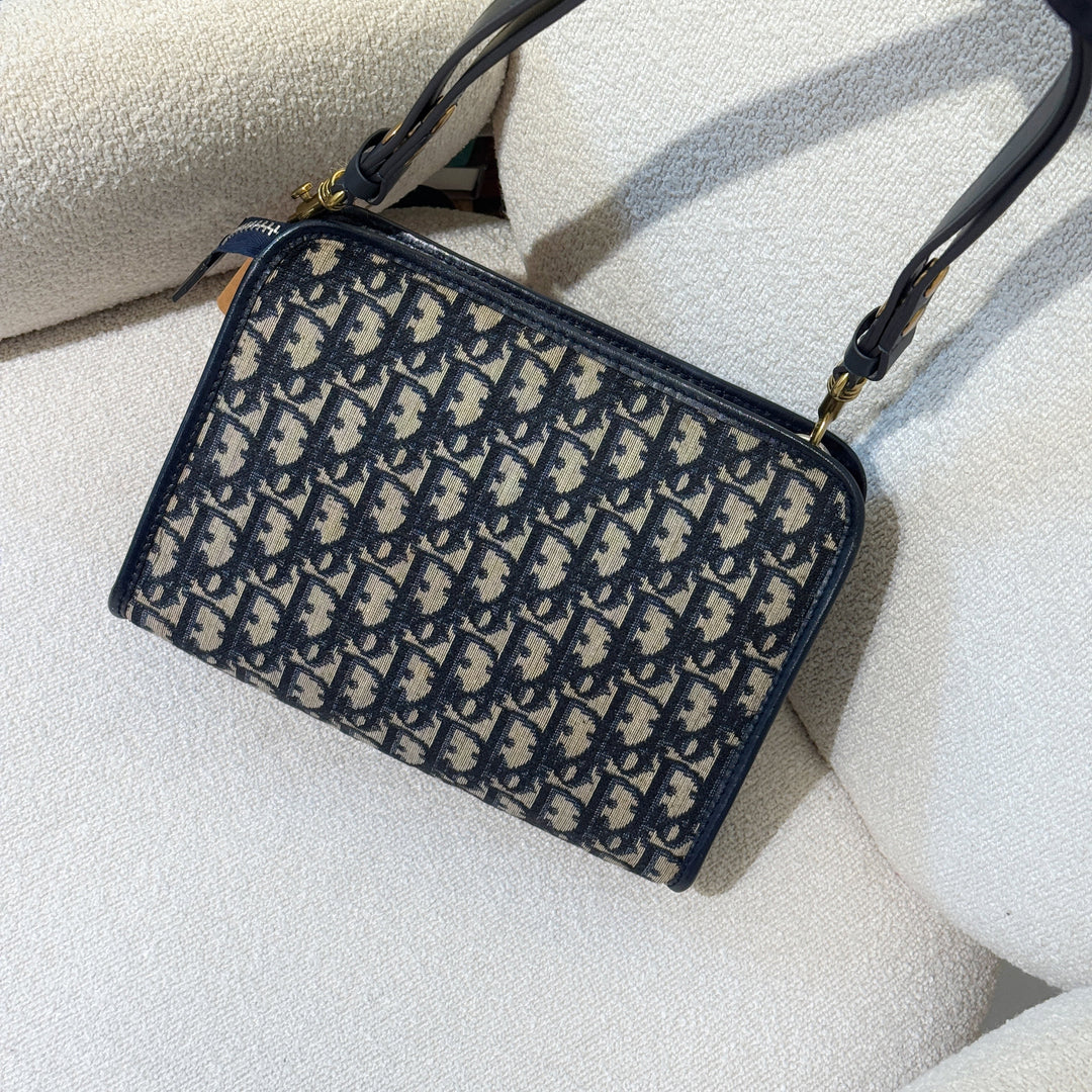 Dior vintage clutch+ shoulder strap