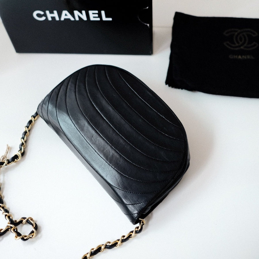 Chanel vintage crossbody flap bag